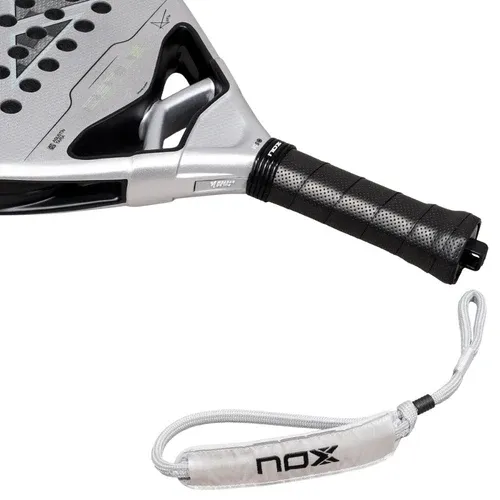 Raquette-de-padel-Nox-Genius-Attack-12K-Alum-XTREM-by-Agust_n-Tapia-2027-Zoom-Manche.webp