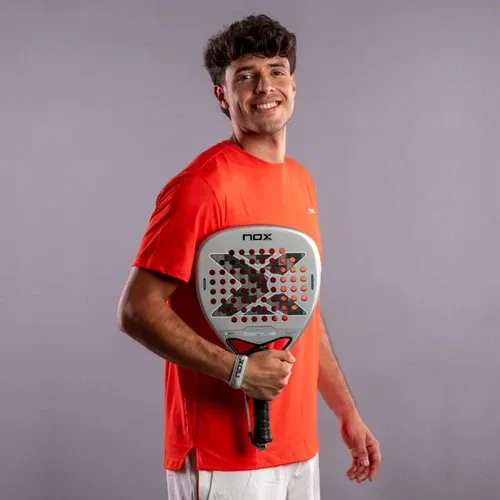 Raquette-de-padel-Nox-Genius-Attack-12K-Alum-XTREM-by-Agust_n-Tapia-2027-Joueur.webp