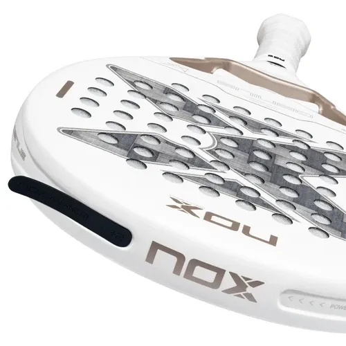Raquette-de-padel-Nox-Genius-12K-Alum-XTREM-Lite-by-Agust_n-Tapia-2027-Zoom-Cadre.webp