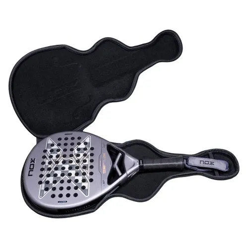Raquette-de-padel-Nox-Genius-18K-Alum-by-Agust_n-Tapia-2027-Housse-Ouverte_b6a4dedd-b727-466e-b9d7-da557fdfb608.webp