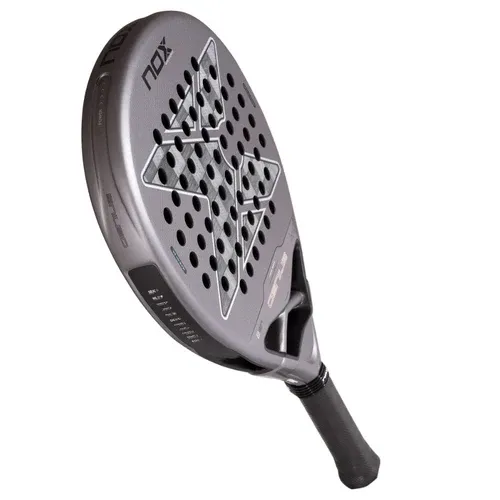 Raquette-de-padel-Nox-Genius-18K-Alum-by-Agust_n-Tapia-2027-3q-Incline_c3e710ef-e9d1-41fb-aa26-3bdf9f46f059.webp